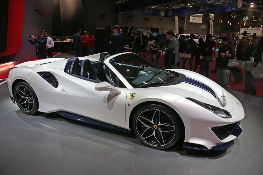 Ferrari 488 Pista Spider パリ・モーターショー