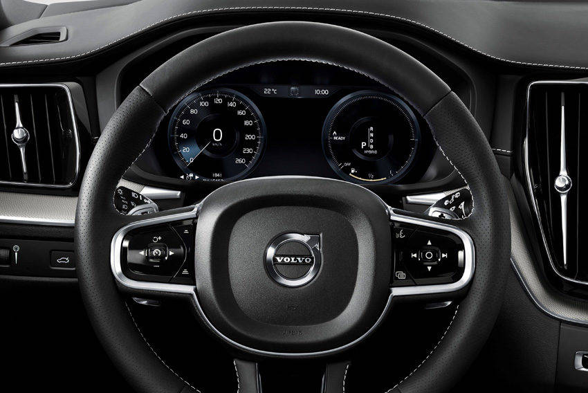 表示面積が狭く見にくいと評価されたXC60の表示パネル部