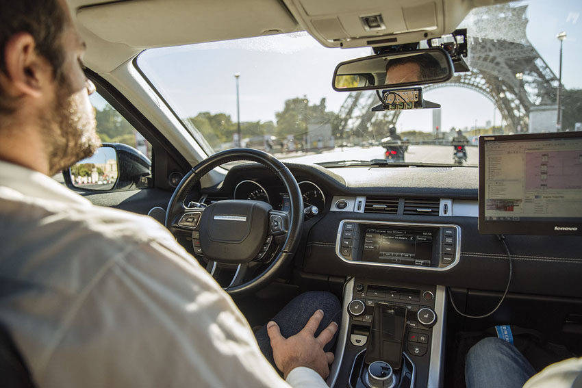 ヴァレオ パリ市内で自動運転のデモ走行を行なう「Drive 4U」