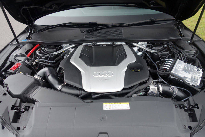 「55 TFSI」という車名だが、エンジンは3.0L V6ターボ
