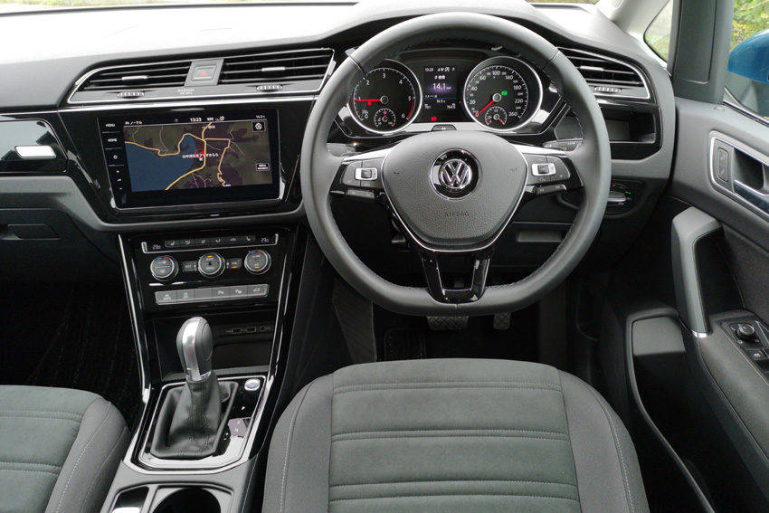 ゴルフ トゥーラン TDI ハイライン 試乗