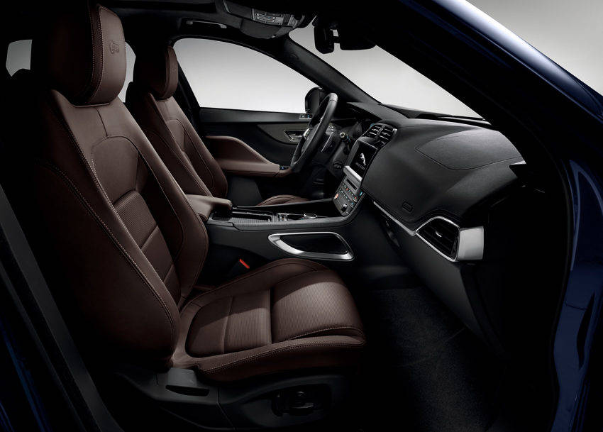 F-PACE SVRのインテリア
