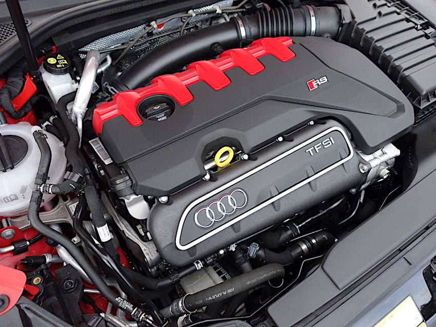 ２.5L・5気筒横置きエンジンはレース用エンジンがルーツ