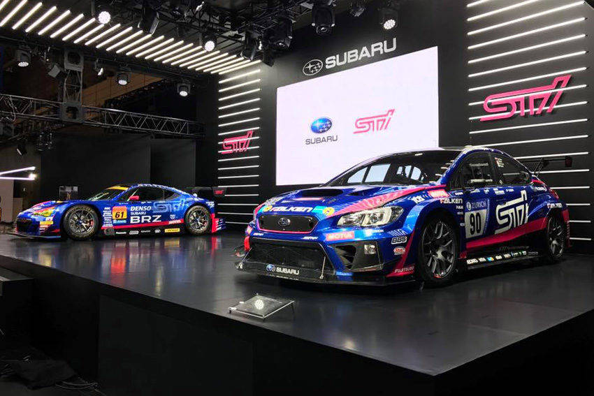 メインステージに展示されたBRZ GT300とニュルブルクリンク24時間耐久レース仕様車（2018年モデル）