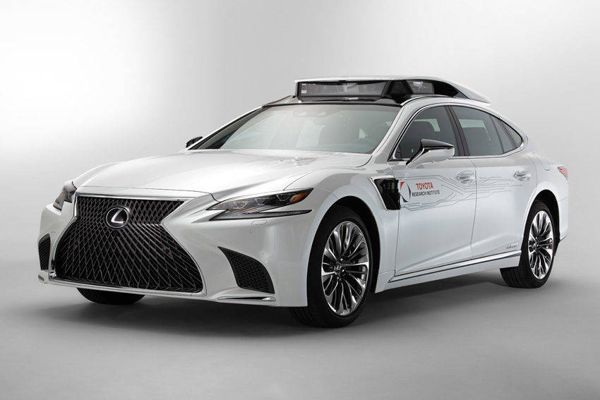 TRIが開発中のADK装備の自動運転車