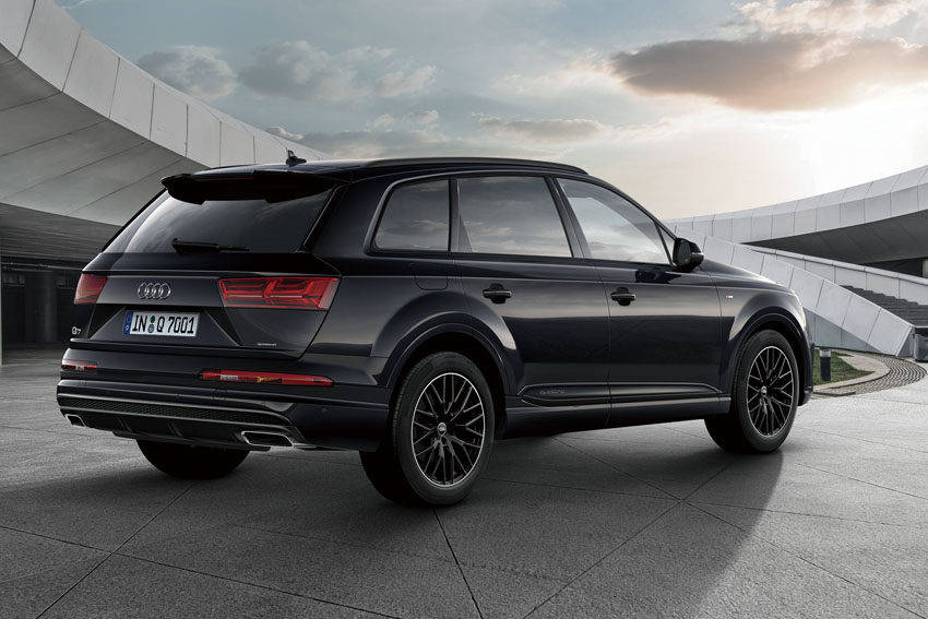 アウディ「Q7」にブラック スタイリングを採用した限定車発売
