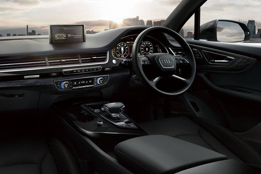 アウディ「Q7」にブラック スタイリングを採用した限定車発売