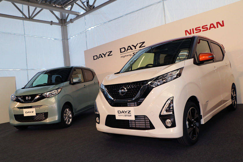 日産の「デイズ」（左）と「デイズ ハイウェイスター」