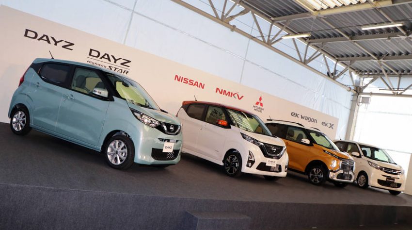 日産の2台（左）と三菱の2台のニューモデル