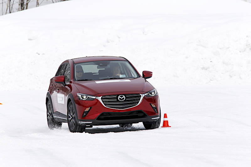 テストはCX-3をベースにした開発車両でGVC＋とi-ACTIV AWDを試す