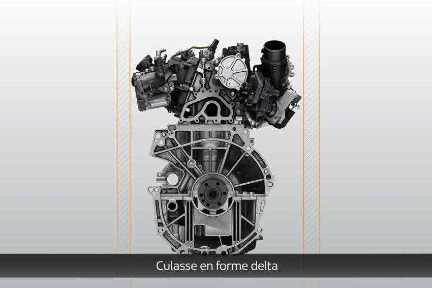 デルタ型シンダーヘッドに吸気マニホールド＜右）と排気マニホールドユニットを取り付けた状態。シリンダーヘッド幅が通常より狭くまとめられていることがわかる