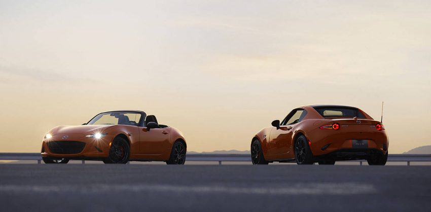 「ロードスター30周年記念車」（写真は米国仕様車） 左：ソフトトップモデル「ロードスター」／右：リトラクタブルハードトップモデル「ロードスターRF」