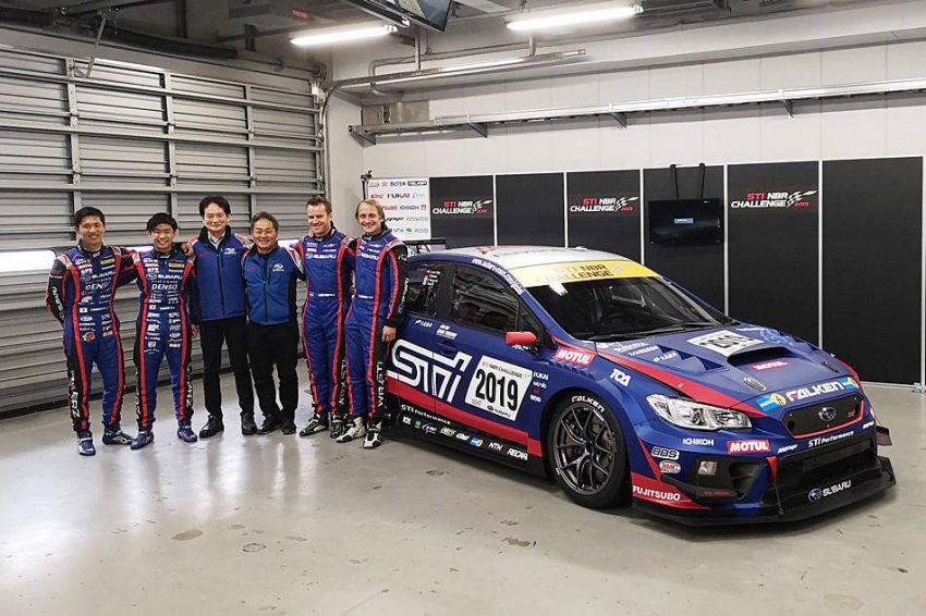 正式発表となった2019年仕様のWRX STIとドライバー。左から山内英輝、井口卓人、STI平川社長、辰己総監督、カルロ・ヴァンダム、ティム・シュリック