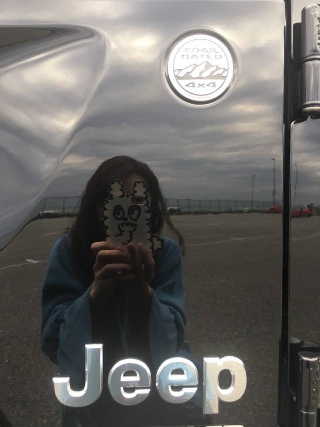 車体にしっかり写り込んでました