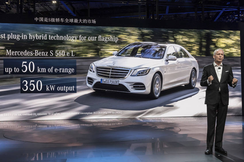 プラグインハイブリッドのフラッグシップセダン「S560 eL」