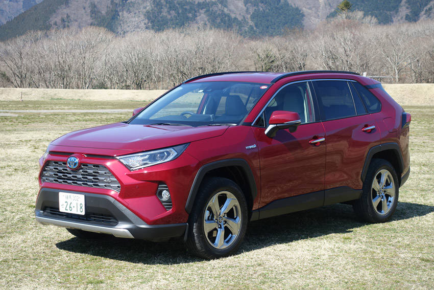ハイブリッドのRAV4はモーターを使ったE-Four4WD