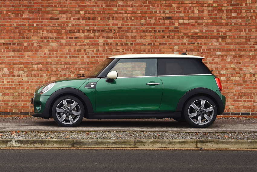 MINI 生誕60周年 特別仕様車 「MINI 60 YEARS EDITION」