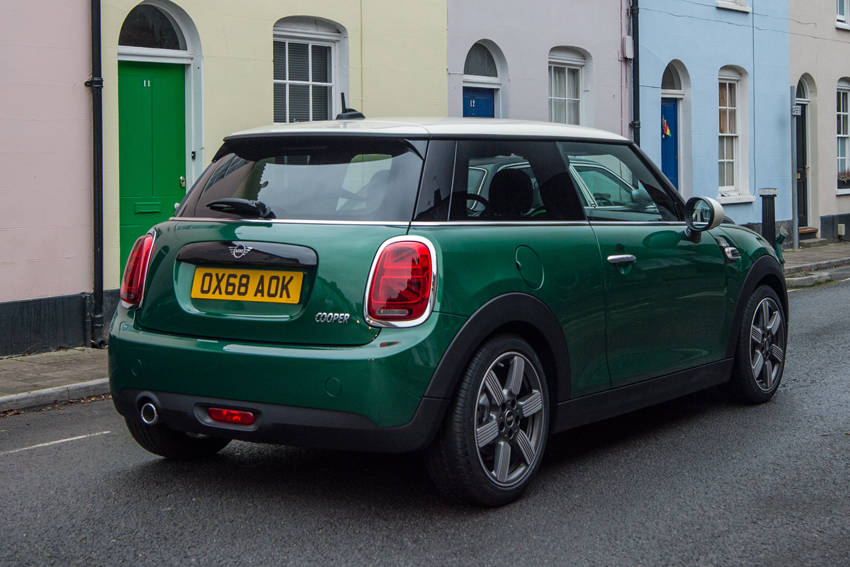 MINI 生誕60周年 特別仕様車 「MINI 60 YEARS EDITION」