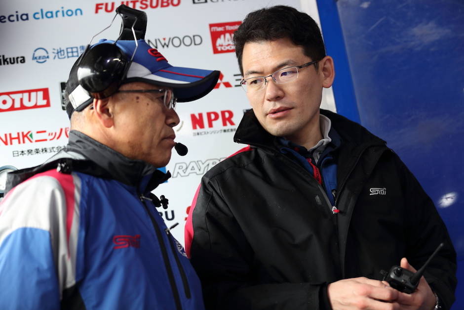 右）土岐エンジン担当エンジニアと渋谷総監督