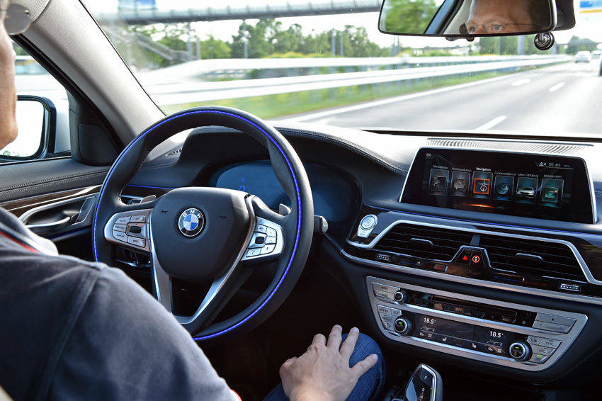 BMWが2019年夏に自動運転OKか？