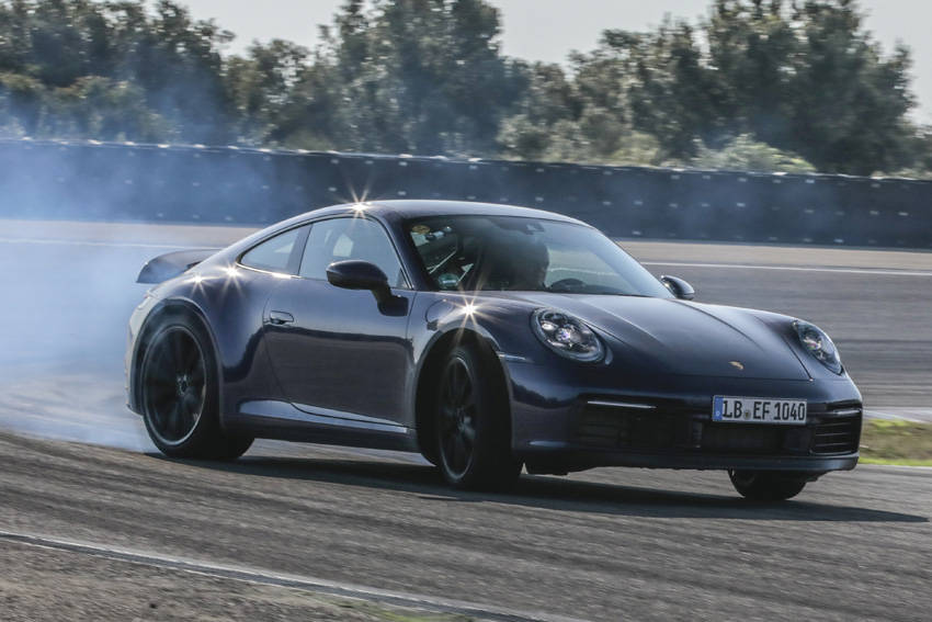 新型8代目ポルシェ 911日本デビュー