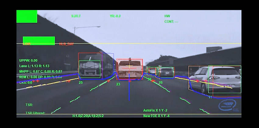 カメラが映像での自車と他車の識別状態