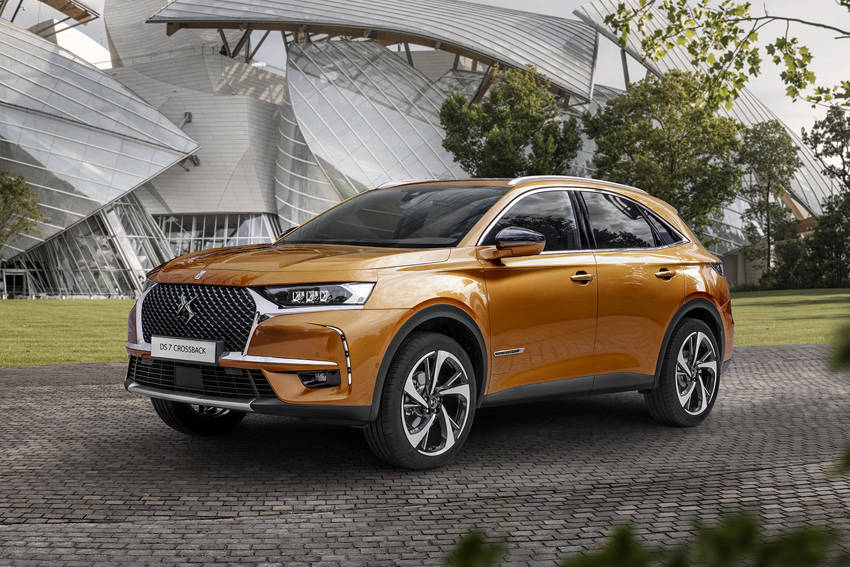 DS7 クロスバック グランシックに完全自動駐車支援機能搭載