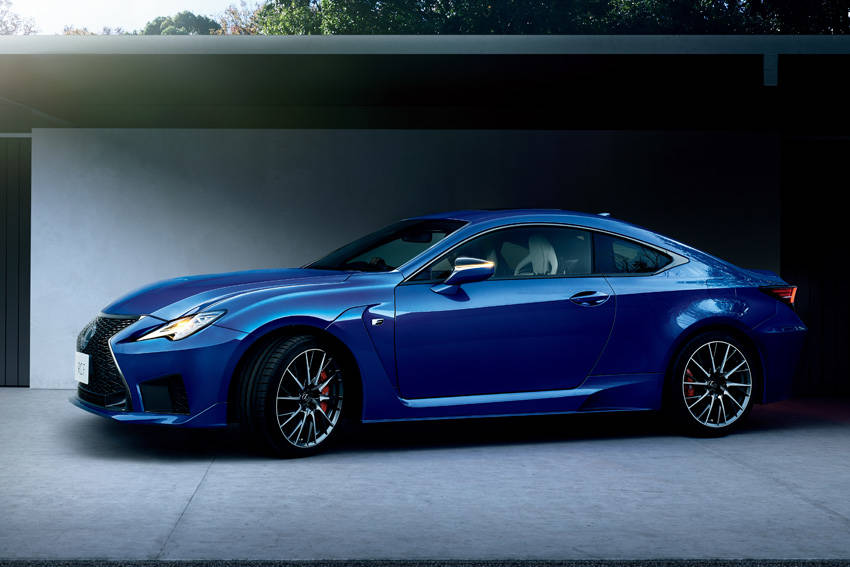 標準仕様のRC F