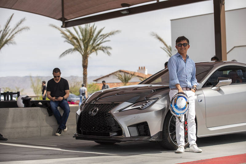 米国パーム・スプリングスでRC Fを走らせる木下隆之氏