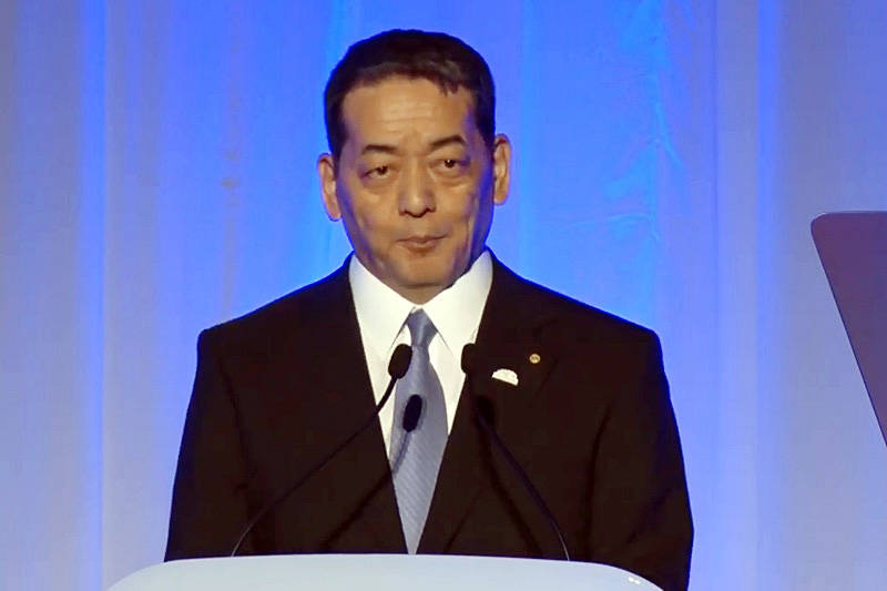 説明会に登壇した寺師茂樹副社長