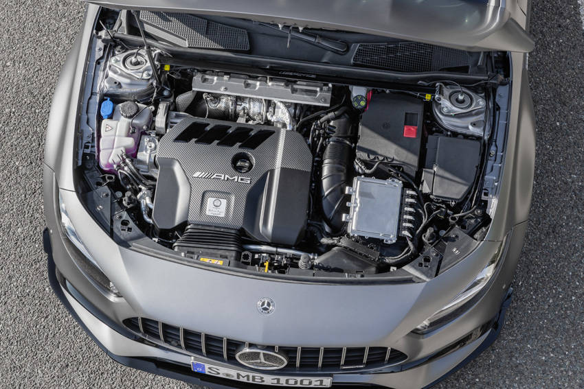 メルセデスAMGの2.0L 422psのスーパースポーツカー