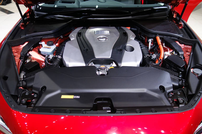 ハイブリッドモデルに搭載される306ps/350Nmを発生する3.5LのVQ35HR型エンジン