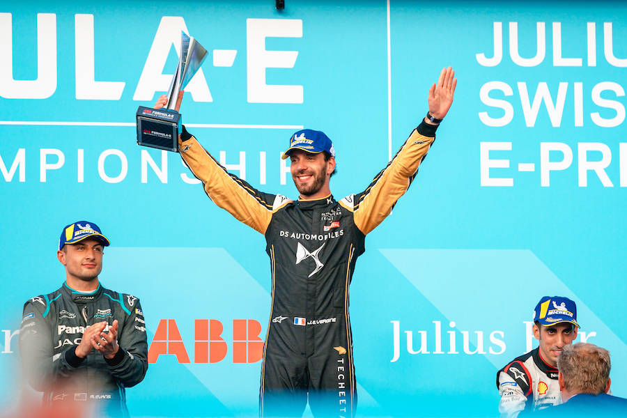 スイス・ベルンで今季3勝目を挙げたヴェルニュー。2位ミッチー・エバンス、3位にセバスチャン・ブエミが入った