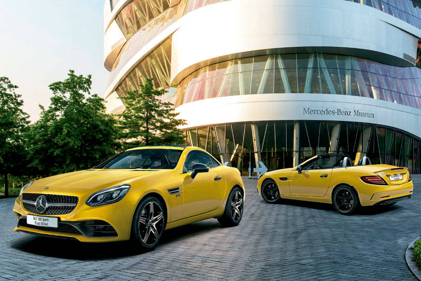 SLC 180 スポーツ ファイナル・エディション（左）とメルセデスAMG SLC 43 ファイナル・エディション