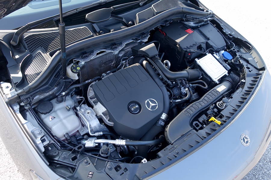 B180は1.4Lの直列4気筒ガソリンターボを搭載。7速DCTと組み合わされる