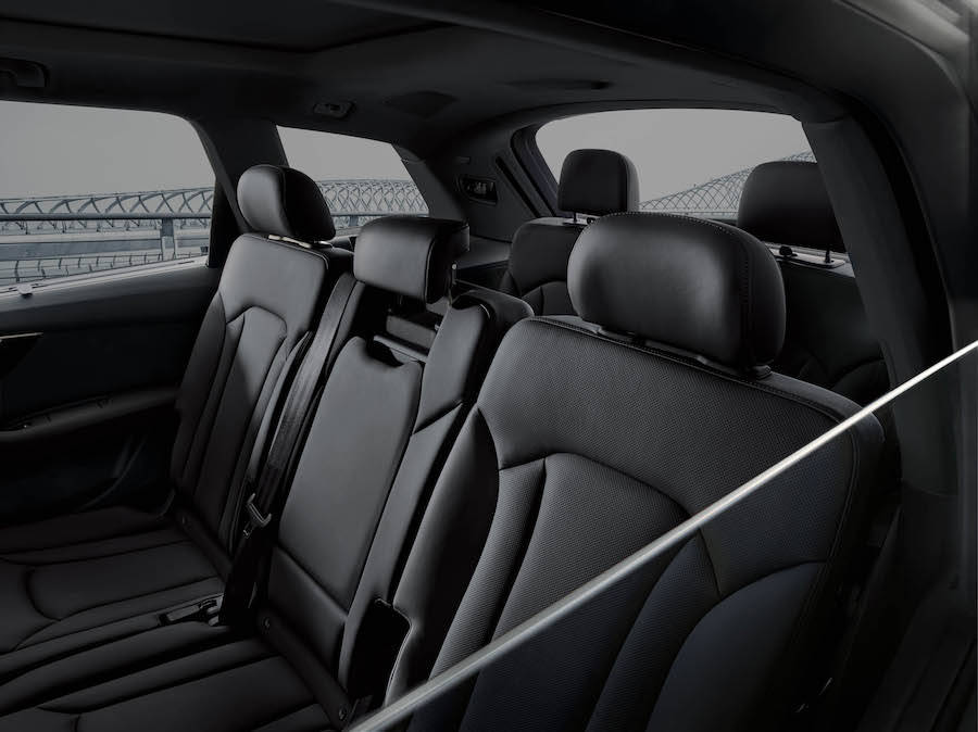 アウディQ7 urban black限定発売