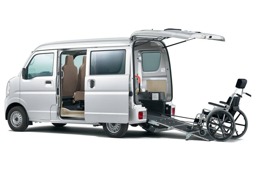 エブリイ 車いす移動車（シルキーシルバーメタリック）