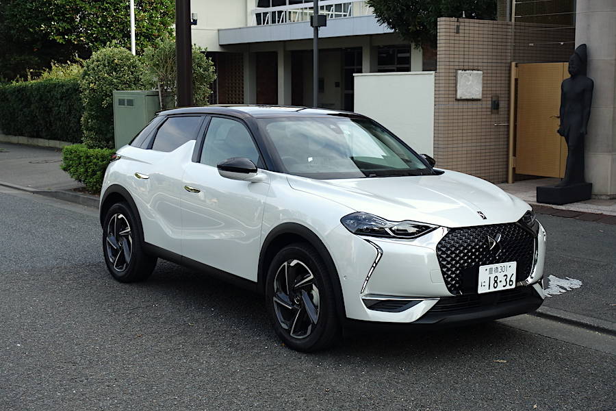 1.2Lガソリンターボに8速ATを搭載。コンパクトなエンジンながら十分なパワーを持つ