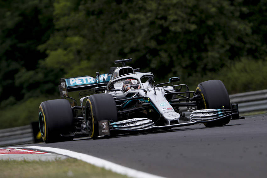 2019年のハンガリー・グランプリで優勝したルイス・ハミルトンが操るメルセデスAMG「F1 W10 EQ Power+」