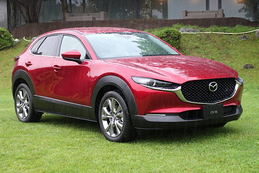 CX-3とCX-5のちょうど中間サイズとなるCX-30