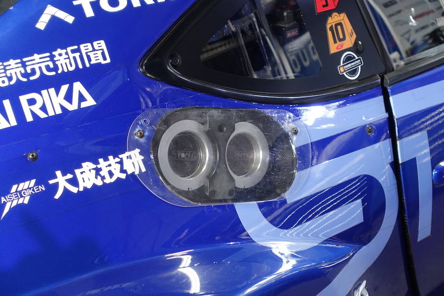 予選時には給油口にある凹みまでカバーして乱流が発生しないように配慮する