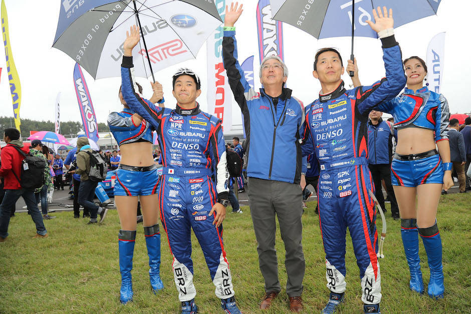 中央）スバルの中村知美社長