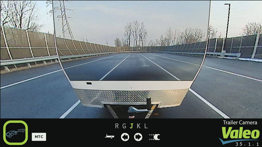 トレイラーを牽引中でも、後方視界はトレイラーがない状態のように見える