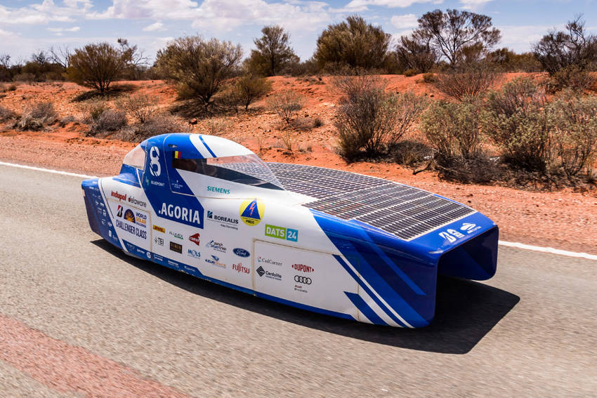 平均速度86.6km/hを記録して優勝したベルギーのアゴリア・チーム