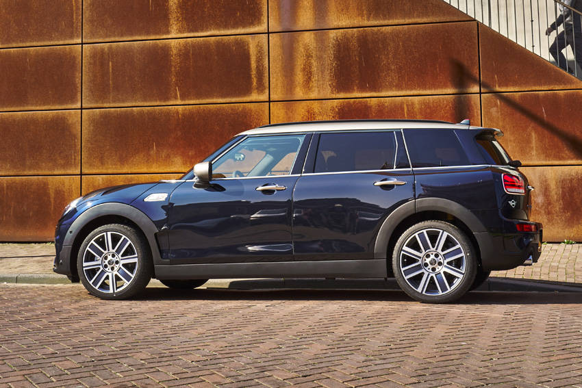 MINI フェイスリフトした新型「クラブマン」発売