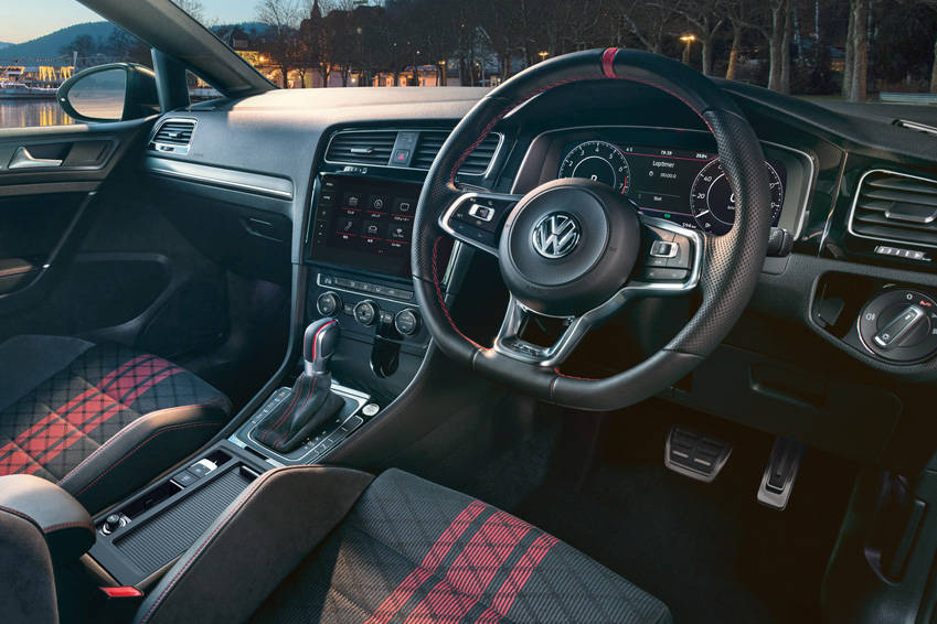 フォルクスワーゲン WTCRレーシングカーのストリート仕様の限定車「ゴルフ GTI TCR」発売