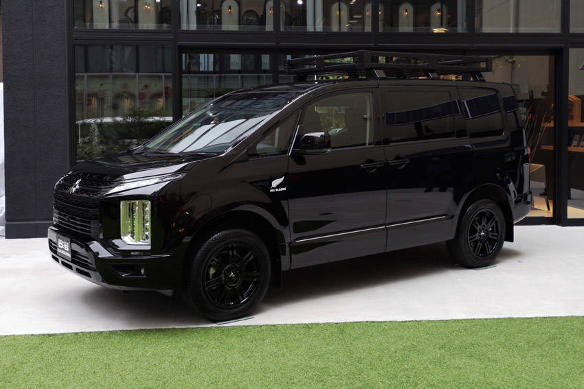 デリカD:5 ALL BLACKS Edition