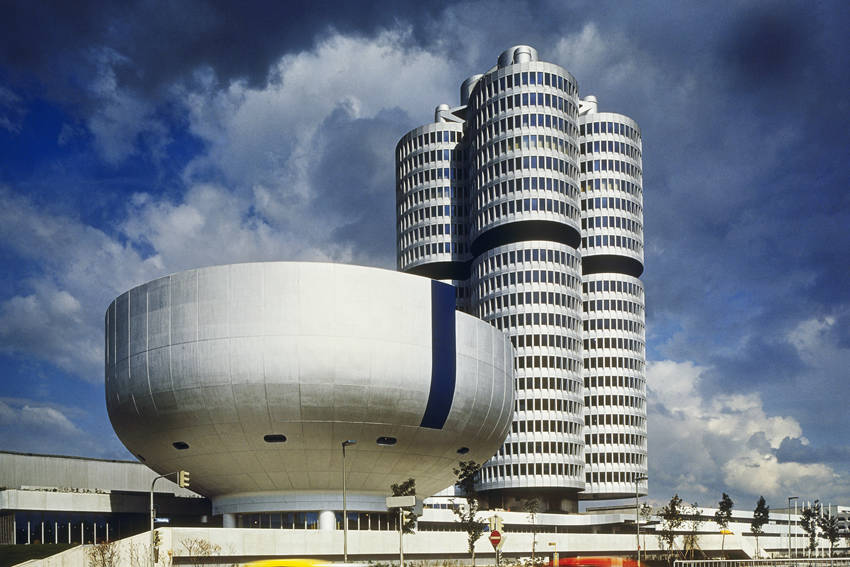 ミュンヘン市に取材するBMW本社