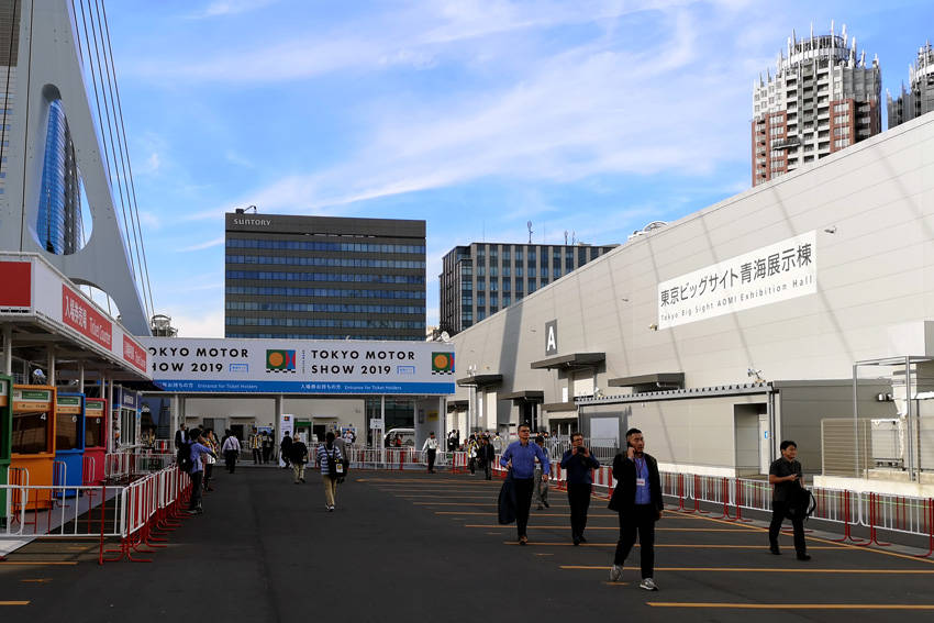青海駅近くの青海会場。ここと隣接してメガWEBがある