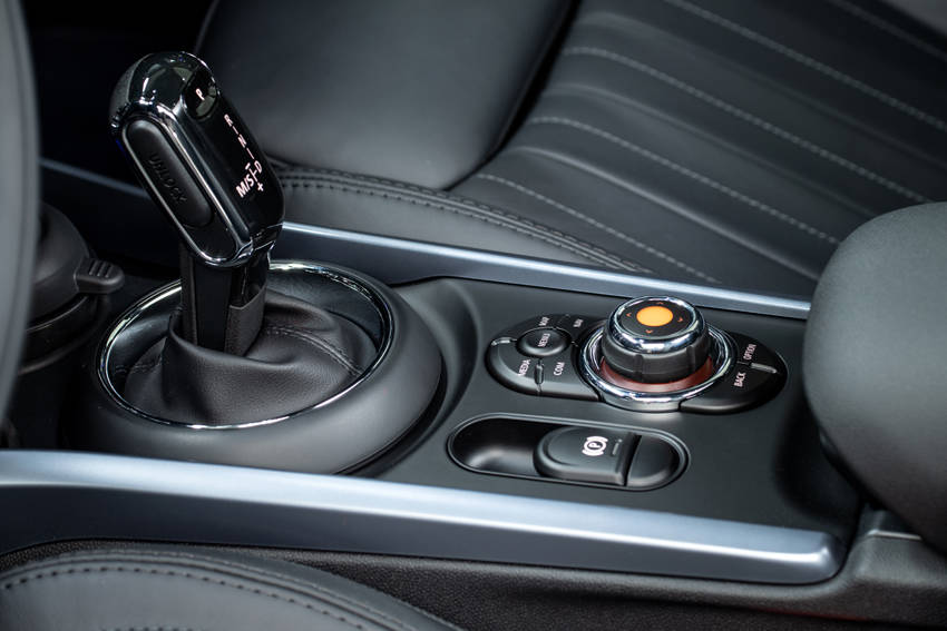 MINI フェイスリフトした新型「クラブマン」発売